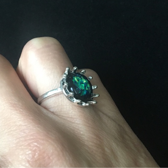 Circle Flower Shaped Mystical Green and Blue Sparkle Stone Ring - Picture 3 of 6